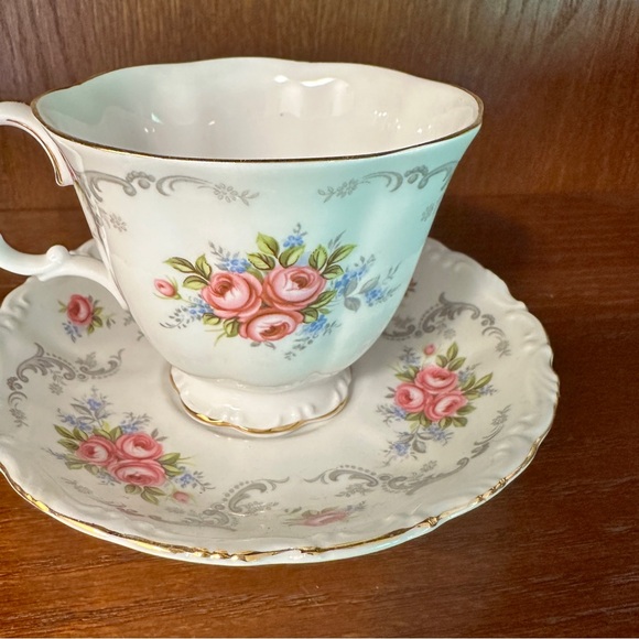 Royal Albert teacup and saucer. Very good condition. Tranquility pattern - Picture 3 of 6